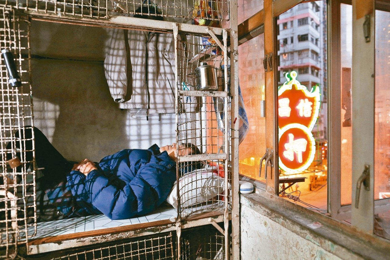 香港贫穷人口达140.6万 5个港人1个穷