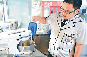 Lab Made 老闆 Ronnie
