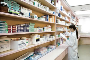 卓健醫療會資助同事修讀配藥相關課程，將來可晉升為專業的配藥員。