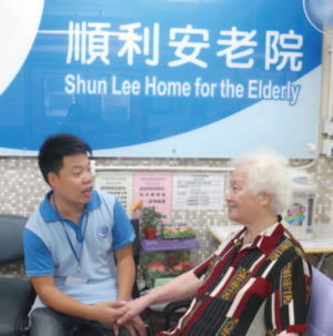 香港基督教服務處鼓勵年輕人把握機會加入護老行業,對其個人成長和事業階梯有很大幫助。