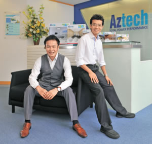 Aztech國際營銷及市場部總監Jeff （左）及研究與開發部總監Terence（右）是多年的工作夥伴，打拼出創意的一片新天。