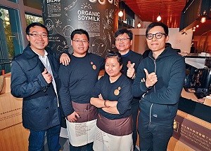 年輕人加入社企餐廳,不但可以發展個人事業,亦可以更深入地了解本港的弱勢群體。