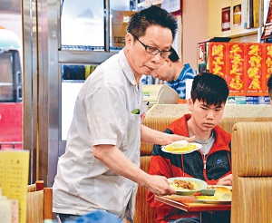 據統計處數據顯示，2016年首季飲食業就業人數為二十八萬，空缺數目近一萬三千人，反映人手短缺問題嚴重。