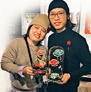 JK Collection創辦人Jade和Kan以手製皮革花作主打,「真永久」的花卉吸引不少男顧客前來光顧。
