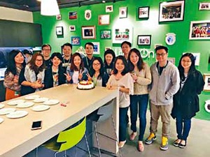 與每月生日之星慶祝