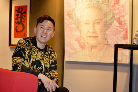 王昊鵬小時候跟從國畫名家吳祖蔭學習工筆畫,至今對藝術興趣不減,更創立Platform d’Art助年輕藝術家推廣現代中國藝術。