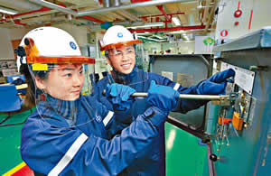 中電學院與職業訓練局合辦電力工程專業文憑課程,讓電機業技工取得技術員資格。