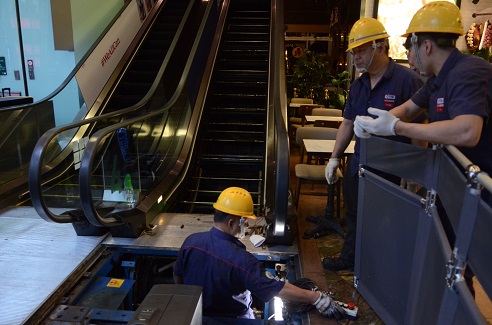 電梯工人需要處理翻新、安裝、保養維修等工作,升降機和電梯一般兩星期進行一次檢查。