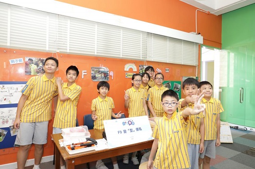 學生嘗試以創業家的身分來募集各界幫忙,如利用IKEA資助的椅子重新設計成平衡車。