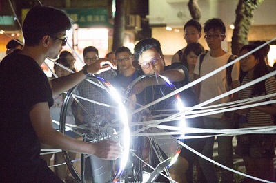 Keith將於「台北白晝之夜」表演的作品《Cycling Wheel：The Orchestra》。