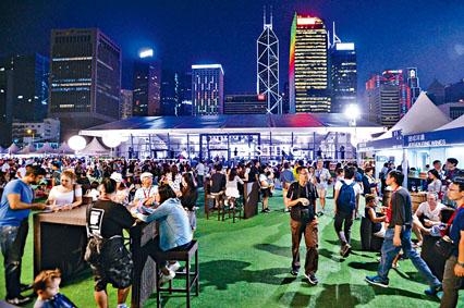 一連四天的「美酒佳餚巡禮」,昨晚閉幕,估計約有十四萬五千人入場。