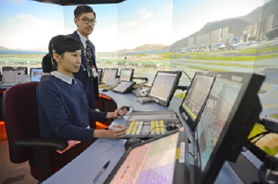 見習航空交通管制主任入職後須接受一連串模擬訓練。