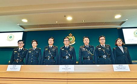 海關關長鄧以海表示增加人手及設備以應付多個新口岸的人手配置。