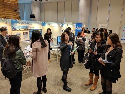 由「英才網」舉辦的「職業博覽暨開幕典禮」,將有過百家知名企業進行即場招聘。