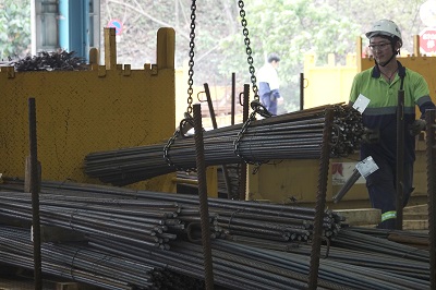 每年有超過一萬名大專或大學學歷畢業生加入建造業,惟建造業人口老化問題逼在眉睫,故須加薪吸引更多年輕人入行。