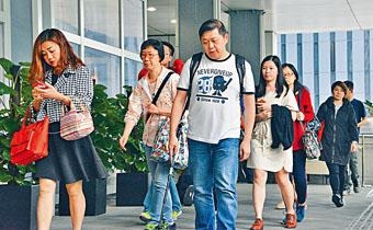 公務員事務局昨日發表諮詢文件，建議合資格的公務員自願延長退休年齡。