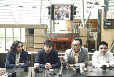 楊全盛(右二)稱,有電競活動試過出價六萬元,聘請一名導演負責四天的直播工作。