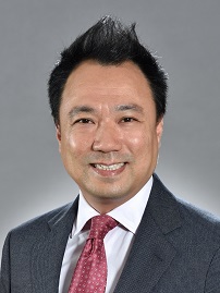 香港測量師學會會長郭岳忠指,雖有逾萬名會員,仍不足應付行內的發展。