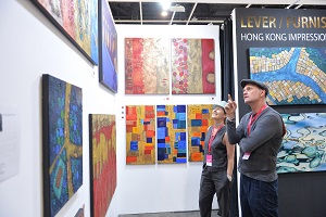 會展每年舉行過千個活動、共有六百萬人次，包括會議、巴塞爾藝術展及香港書展等。