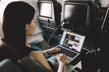 國泰決定陸續在飛機裝設WiFi,預計全部客機於2020年完成裝設。