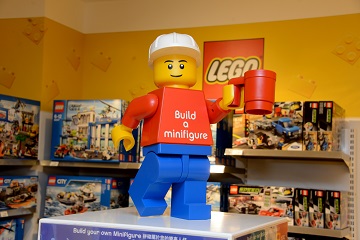 LEGO成功利用數碼科技擴大目標市場並增加收入，鞏固市場地位。