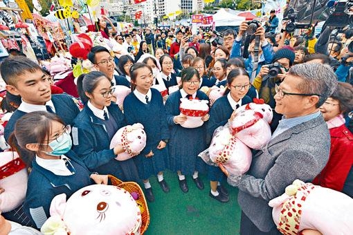 陳茂波以《行年宵》發表網誌。