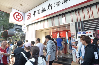 傳統銀行要在金融科技界殺出一條新血路，其實只有兩個可行方法：一是自家研發，另一個是聯合金融科技公司推出金融科技服務。