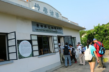 資深導賞員會從自然生態、文化、地質、歷史等各方面,向參與者傳授自然生態的資訊及相關知識。