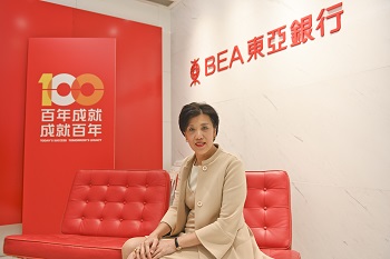 東亞銀行總經理兼人力資源及企業傳訊處主管甘艷美冀望,通過銀行的見習人才計畫,自行培訓最合適的專才。