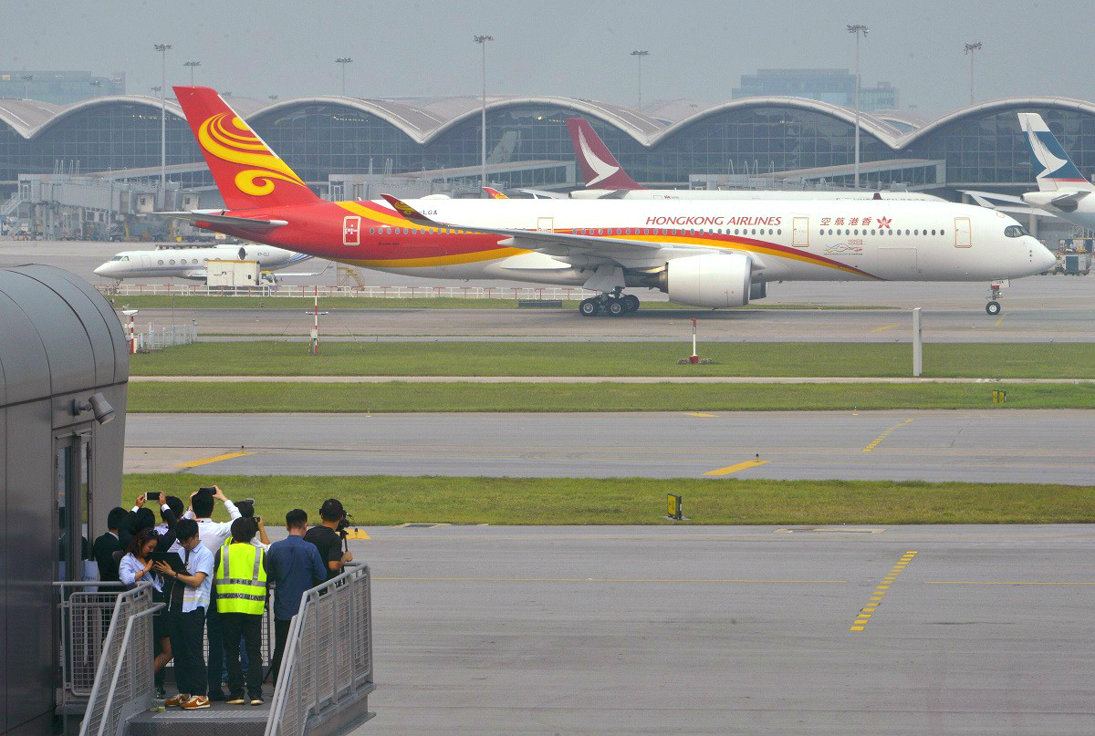 香港航空機師過剩。