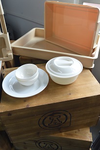 紅A不時改良現有塑膠產品,包括採用更耐冷耐熱,且不釋出有毒物質的原料。