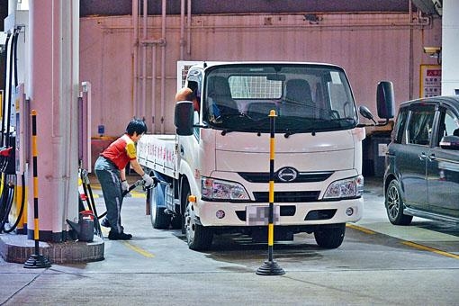 第三批企業紓困措施,將向運輸業商用車提供半年燃料補貼。