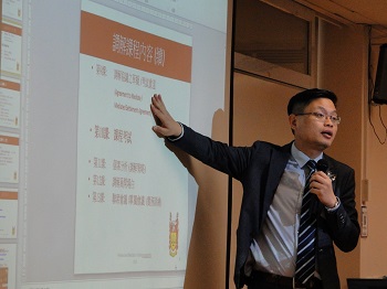 港青專業進修書院與香港調解仲裁中心合辦的「專業調解訓練課程」，學員通過所有考試及出席率符合百分之八十，可獲頒發「專業調解訓練證書」。