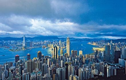 43%的受訪者預期本港明年GDP將下降超過1%,反映對經濟前景看法消極。