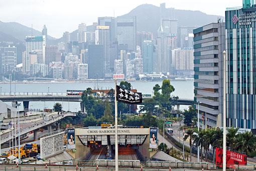 政府預計本港明年經濟前景將充滿不確定性。