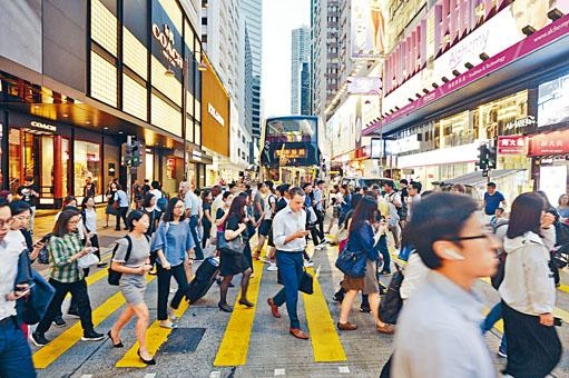 人力資源管理學會昨發表調查指,今年上半年香港整體平均僱員流失率為百分之十二點七。