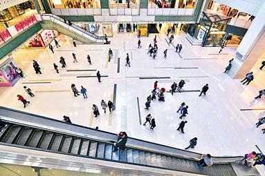沙田新城市廣場昨日假期人流稀疏。