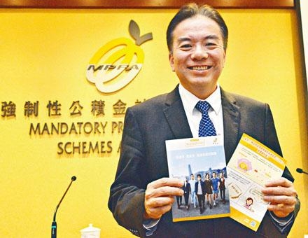 黃友嘉表示,強積金作為長投資,市場無可避免經歷短期波動。