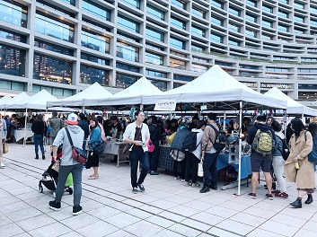 不少手作工藝師喜歡來台灣擺市集,想在海外尋求合作機會之外,更渴望跟人交流。
