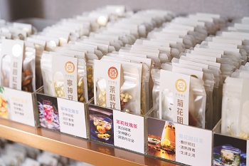 好茶養生的茶包由中醫師調配,有不同養生功效,用熱水一泡就可飲用,大受OL歡迎。