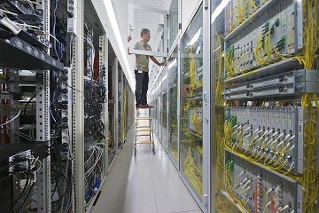 企業推行在家工作時須上傳資料至雲端,衍生對雲端安全的需求。