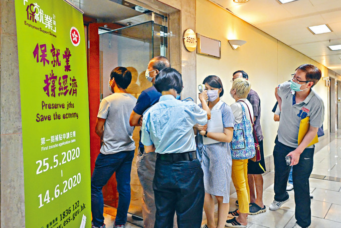 「保就業」計畫推出逾一個星期,約十二萬七千名僱主參加計畫。