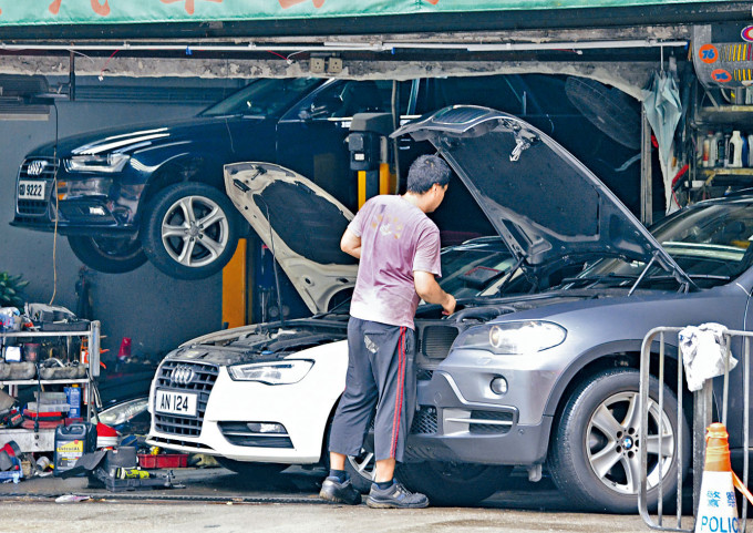 特首林鄭月娥公布五個新補漏拾遺項目，其中涵蓋汽車維修店。