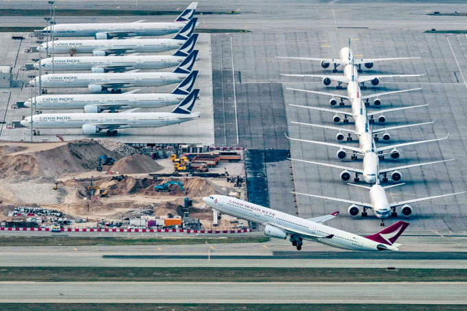 財爺強調入股國泰是投資，期望公帑有好回報。