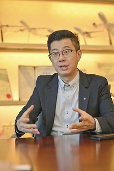 縱橫遊常務董事袁振寧指,旅遊業界已準備就緒,只待港府與各國官員商討通關安排。