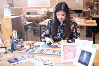 疫情肆虐,學生仍不間斷跟陳敏婷(Amanda)學工藝,她是如何在淡市,以她的手藝謀生?