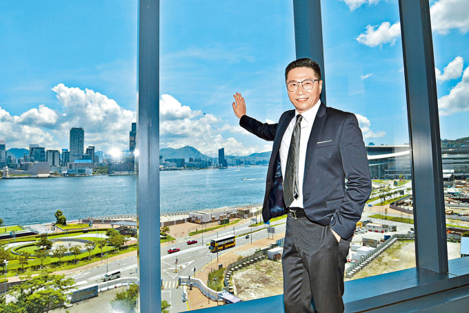 邵家輝表示,政府及時推出「保就業」,使很多企業減少裁員或不用裁員。