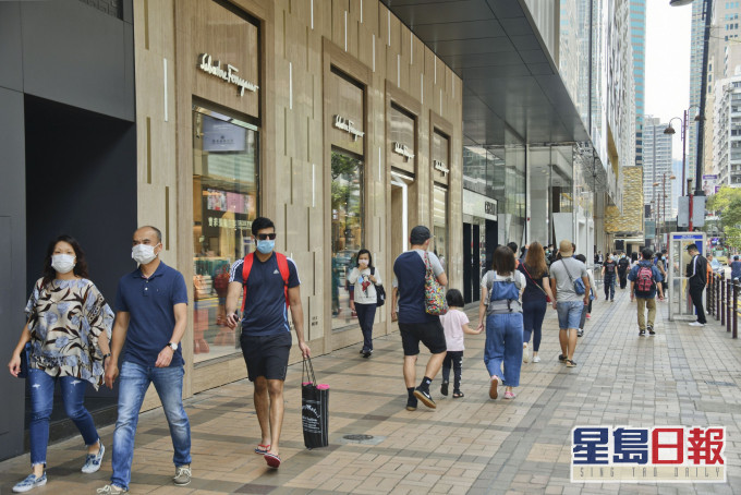 政府指與消費及旅遊相關行業尤其受到重創。