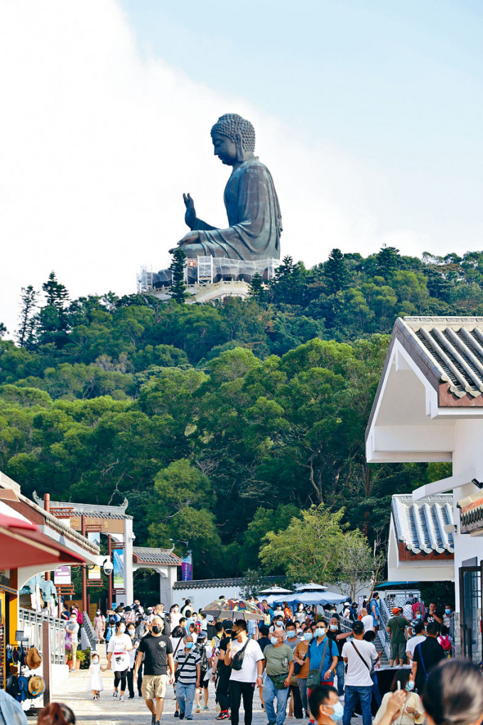 本地遊旅行團每團最多30人,參加者於用餐時間以外全程佩戴囗罩、交通工具人數上限為座位的一半等。