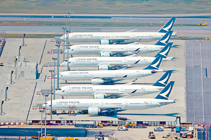 國泰主席賀以禮表示,估計航空業明年下半年復甦。